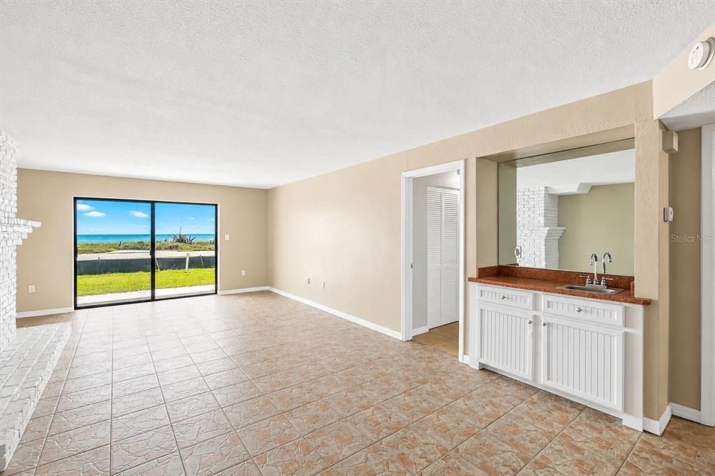 For Sale: $339,000 (2 beds, 2 baths, 1213 Square Feet)