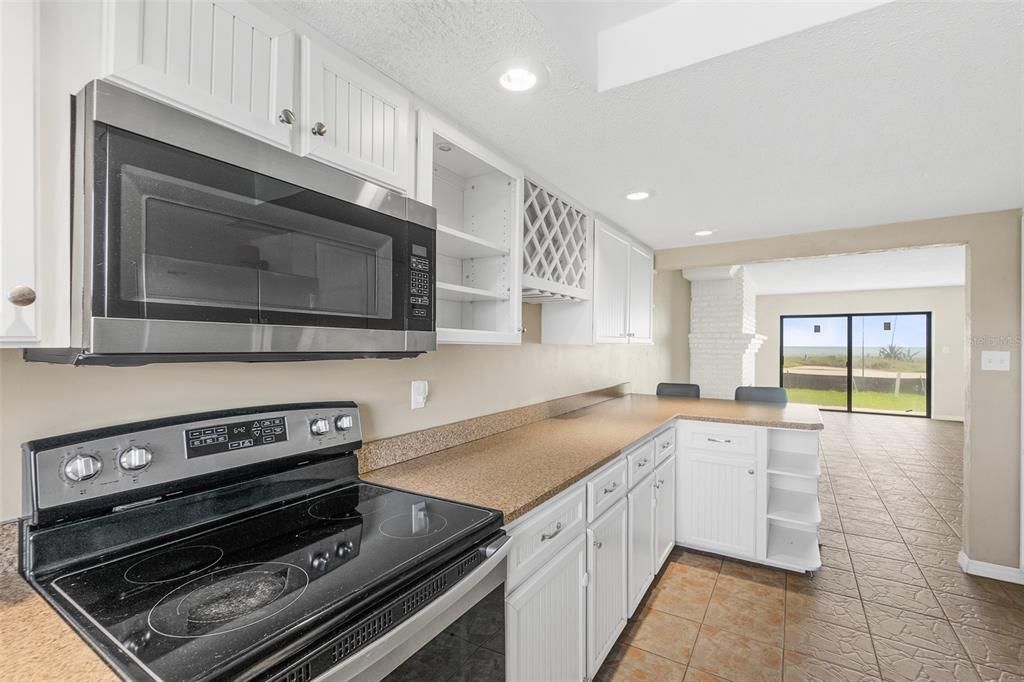 For Sale: $339,000 (2 beds, 2 baths, 1213 Square Feet)
