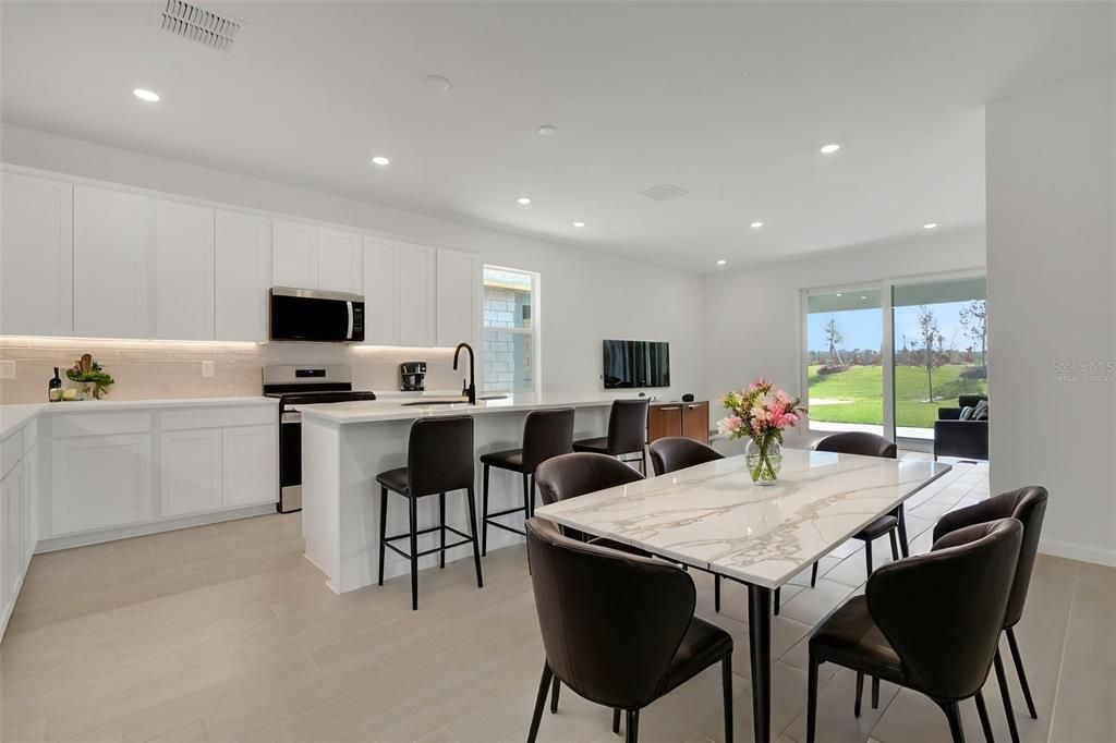 En Venta: $458,684 (4 camas, 2 baños, 2111 Pies cuadrados)