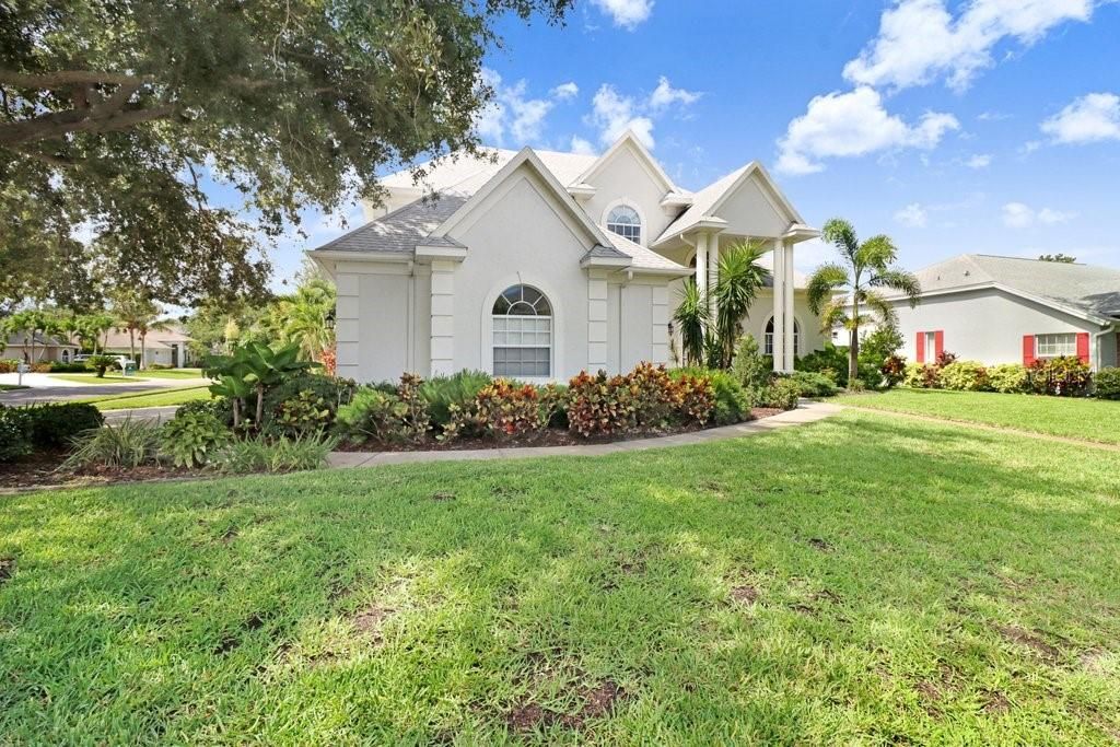 For Sale: $950,000 (4 beds, 4 baths, 3465 Square Feet)
