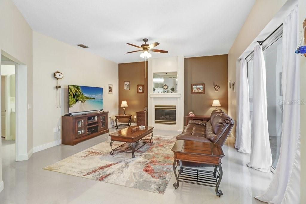 For Sale: $950,000 (4 beds, 4 baths, 3465 Square Feet)