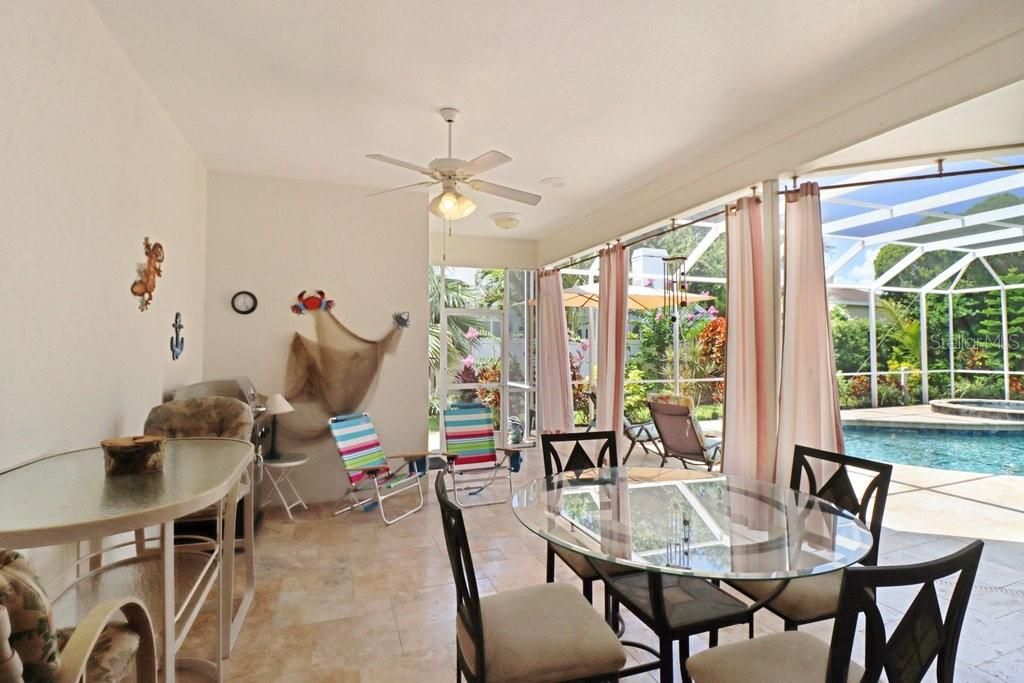 For Sale: $950,000 (4 beds, 4 baths, 3465 Square Feet)