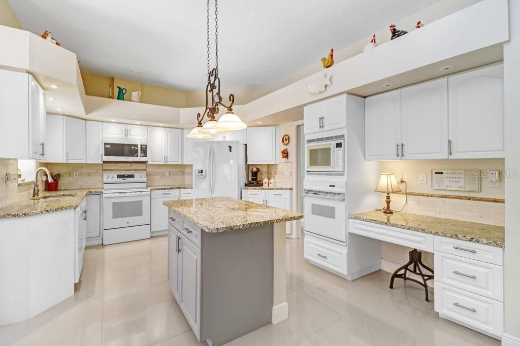 For Sale: $950,000 (4 beds, 4 baths, 3465 Square Feet)