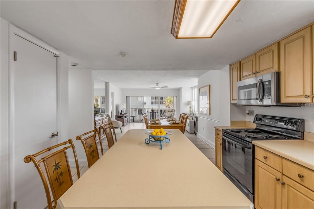 На продажу: $399,000 (2 спален, 2 ванн, 1060 Квадратных фут)