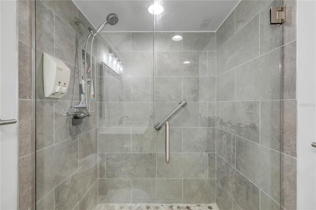 На продажу: $399,000 (2 спален, 2 ванн, 1060 Квадратных фут)