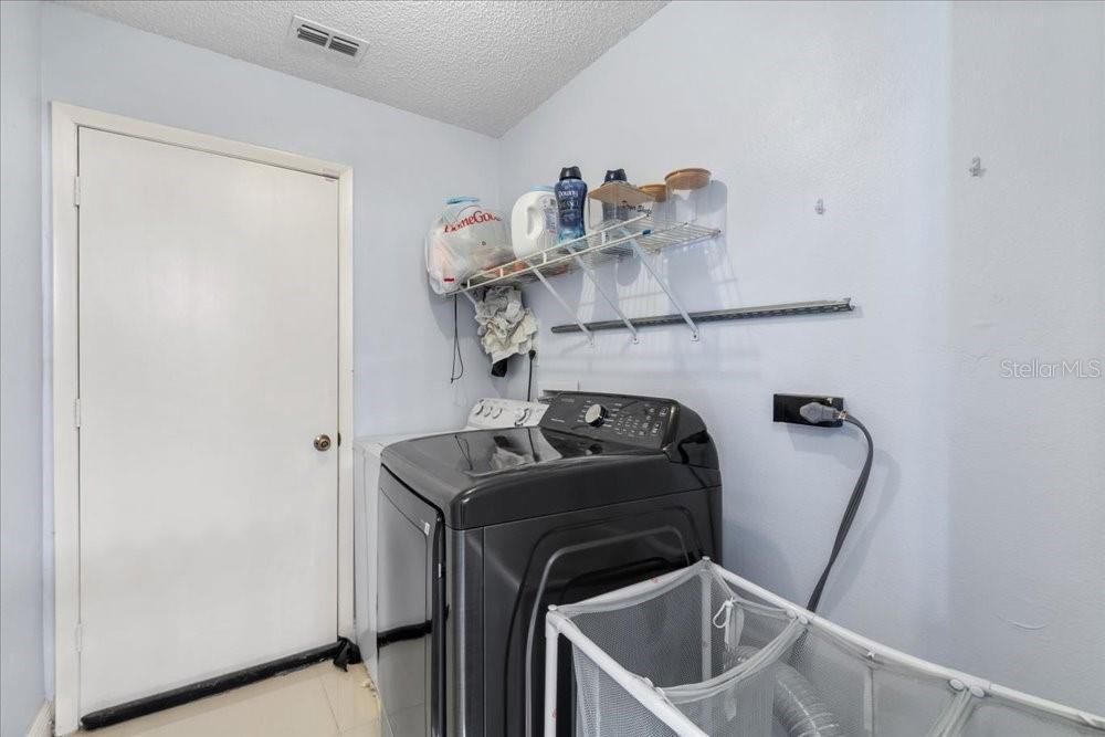 En Venta: $499,000 (4 camas, 2 baños, 2068 Pies cuadrados)