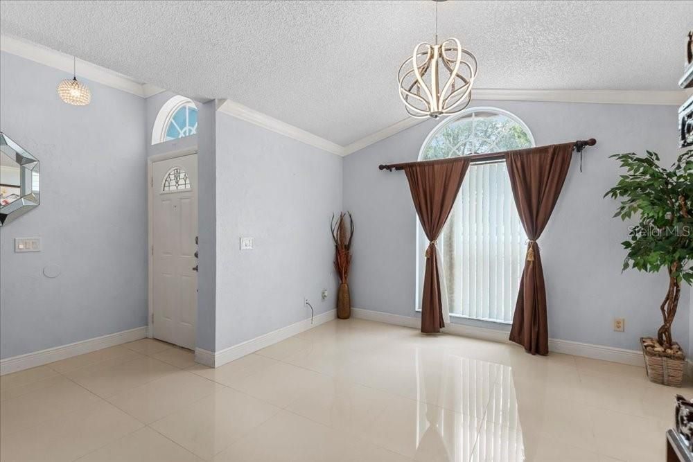 En Venta: $499,000 (4 camas, 2 baños, 2068 Pies cuadrados)