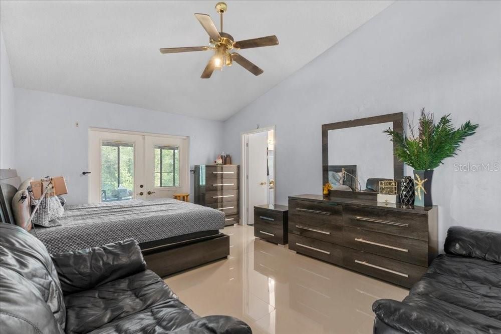 En Venta: $499,000 (4 camas, 2 baños, 2068 Pies cuadrados)