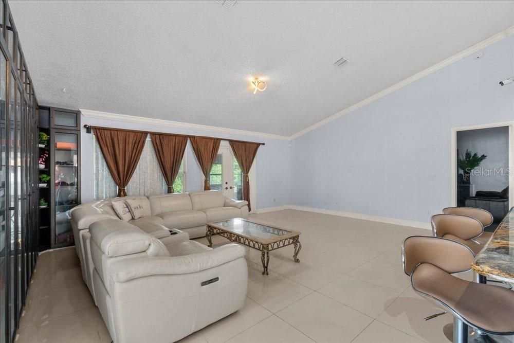 En Venta: $499,000 (4 camas, 2 baños, 2068 Pies cuadrados)