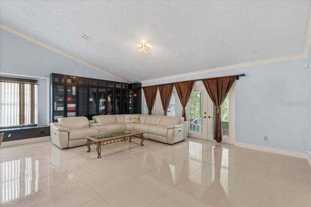 En Venta: $499,000 (4 camas, 2 baños, 2068 Pies cuadrados)