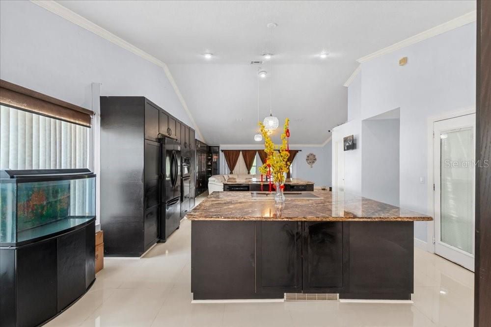 En Venta: $499,000 (4 camas, 2 baños, 2068 Pies cuadrados)