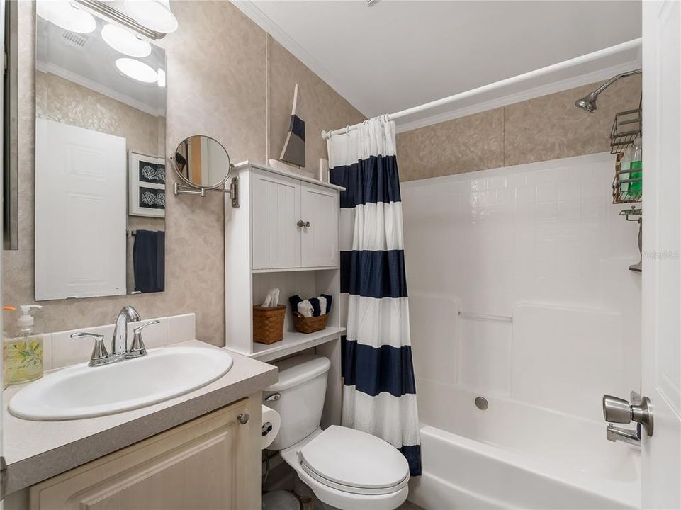 На продажу: $269,900 (2 спален, 2 ванн, 1296 Квадратных фут)