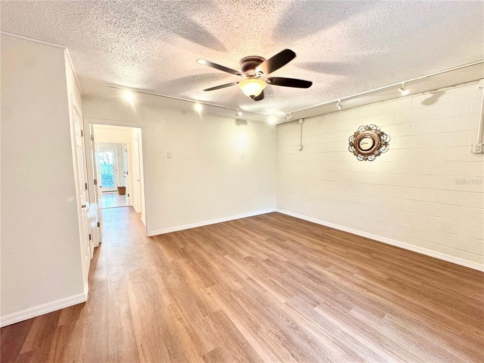 For Sale: $499,000 (3 beds, 2 baths, 1566 Square Feet)