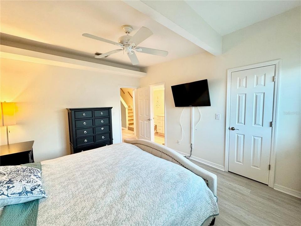 For Sale: $499,000 (3 beds, 2 baths, 1566 Square Feet)