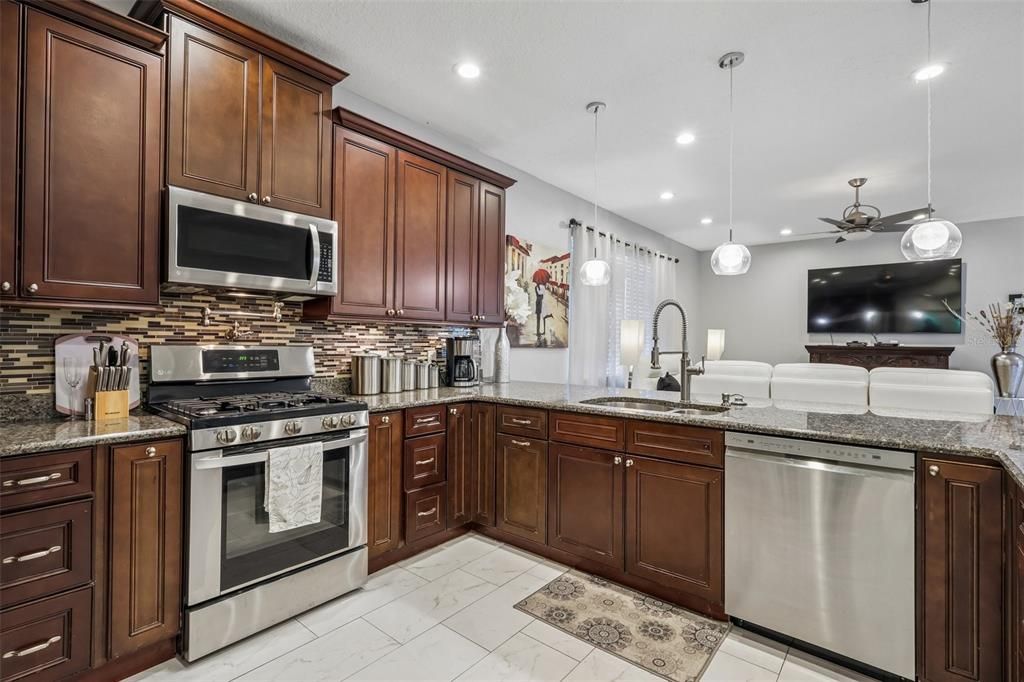 For Sale: $374,999 (3 beds, 2 baths, 1225 Square Feet)