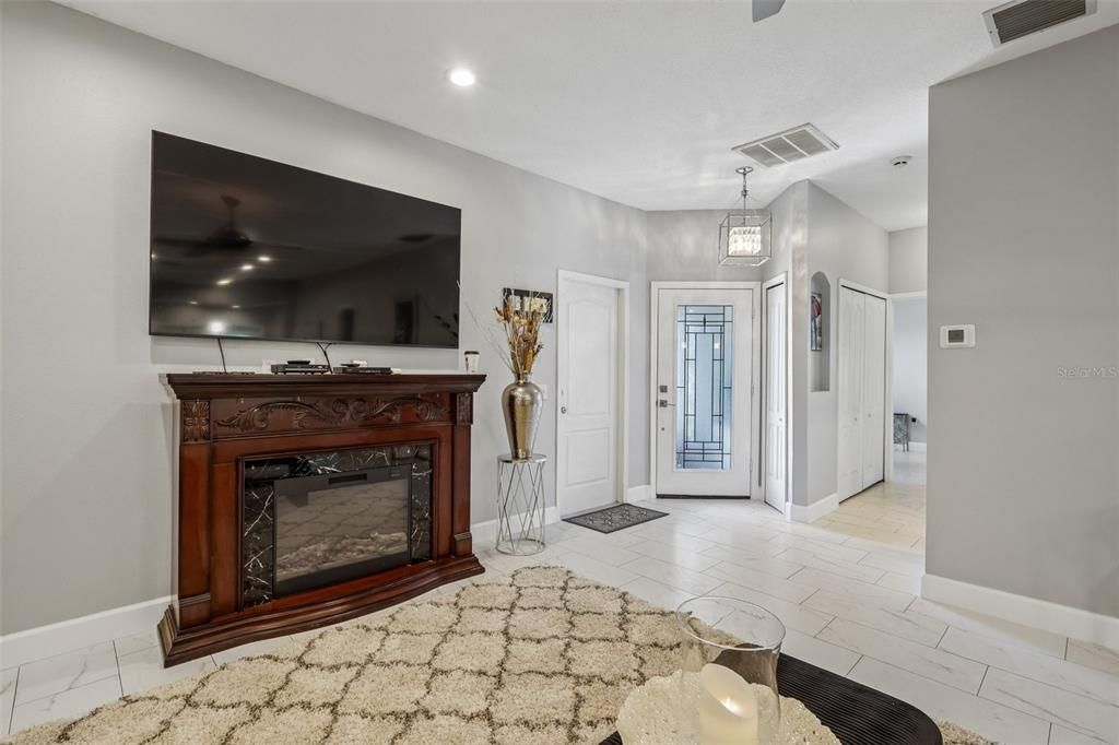 For Sale: $374,999 (3 beds, 2 baths, 1225 Square Feet)