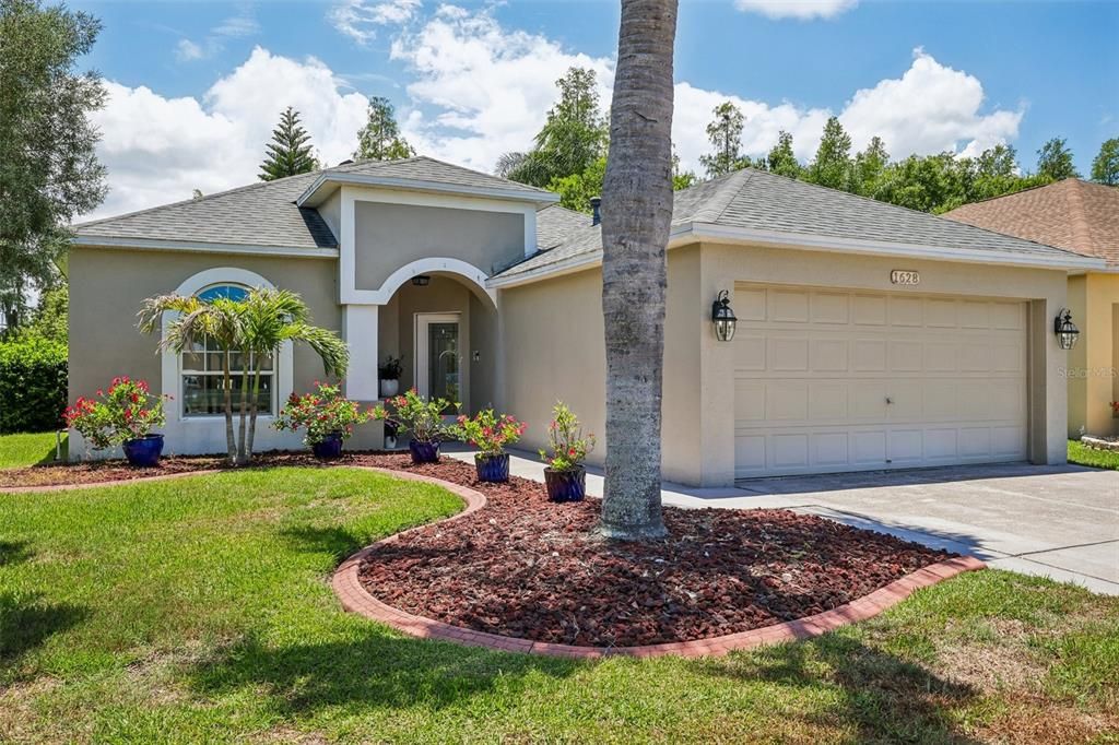 For Sale: $374,999 (3 beds, 2 baths, 1225 Square Feet)