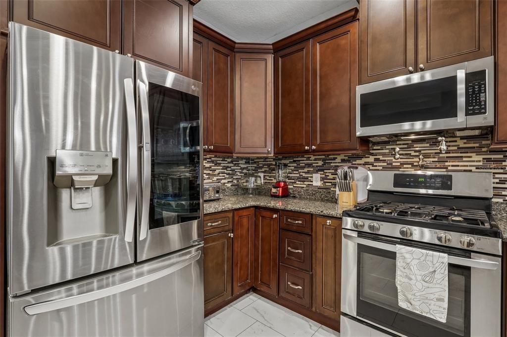 For Sale: $374,999 (3 beds, 2 baths, 1225 Square Feet)