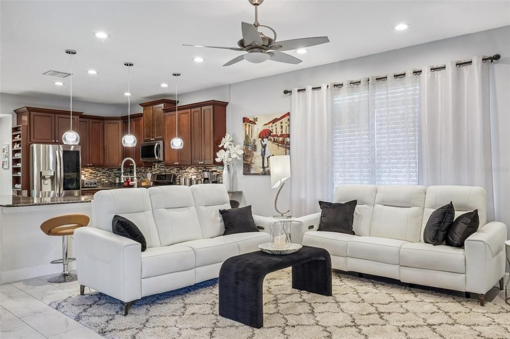 For Sale: $374,999 (3 beds, 2 baths, 1225 Square Feet)