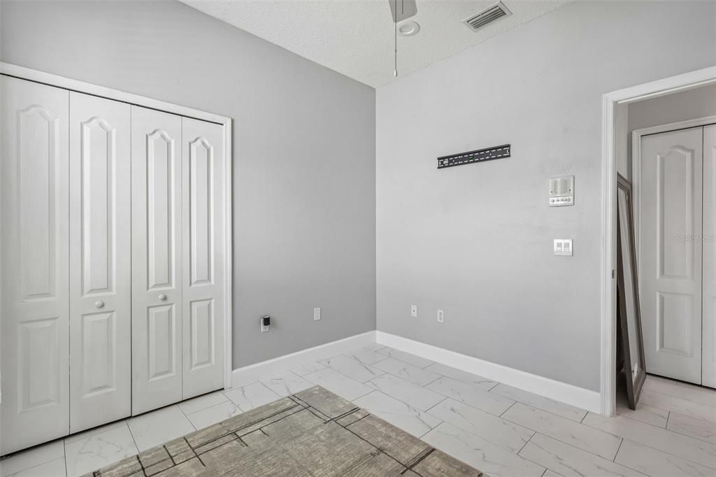 For Sale: $374,999 (3 beds, 2 baths, 1225 Square Feet)