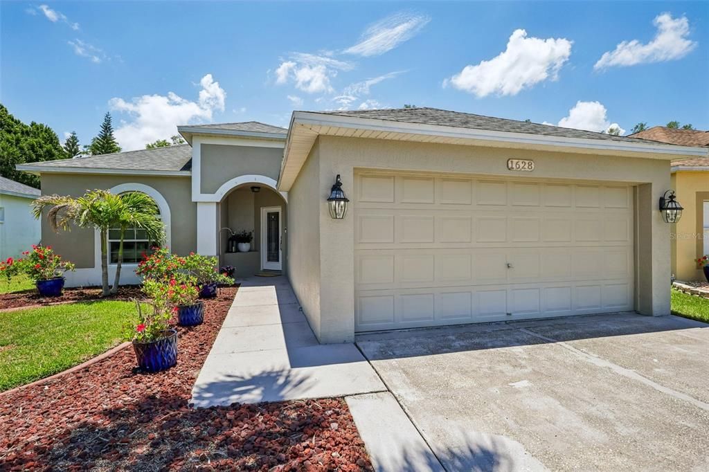 For Sale: $374,999 (3 beds, 2 baths, 1225 Square Feet)