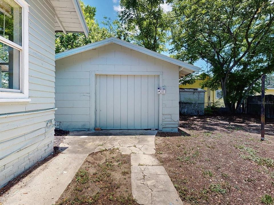 For Sale: $295,000 (4 beds, 2 baths, 1832 Square Feet)