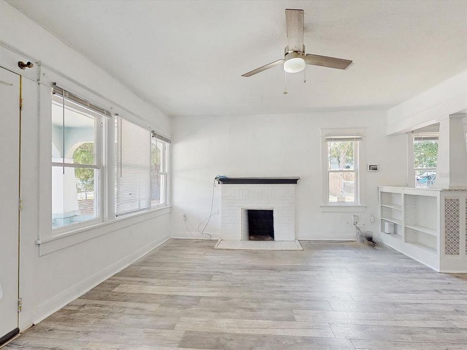 For Sale: $295,000 (4 beds, 2 baths, 1832 Square Feet)