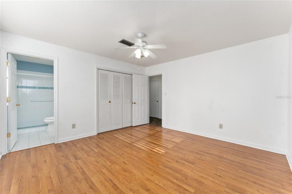 For Sale: $349,900 (4 beds, 3 baths, 2070 Square Feet)