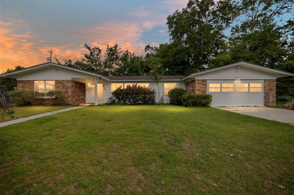 For Sale: $349,900 (4 beds, 3 baths, 2070 Square Feet)