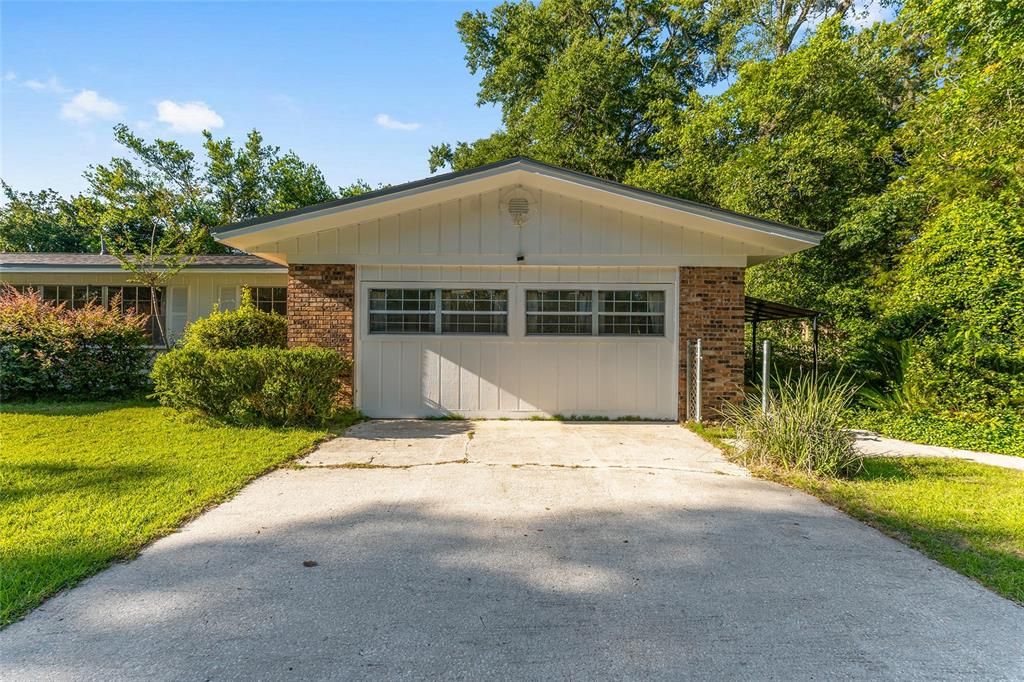 For Sale: $349,900 (4 beds, 3 baths, 2070 Square Feet)
