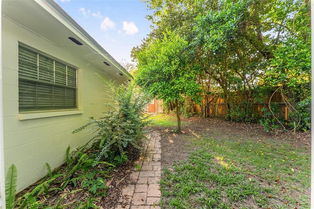 For Sale: $349,900 (4 beds, 3 baths, 2070 Square Feet)