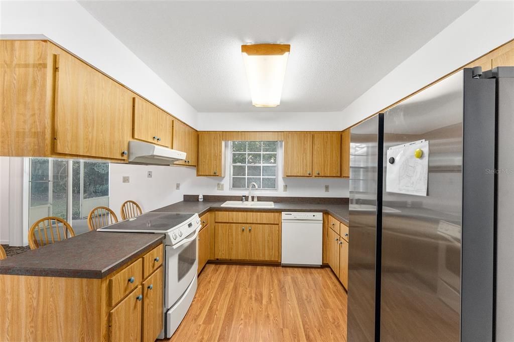 For Sale: $349,900 (4 beds, 3 baths, 2070 Square Feet)