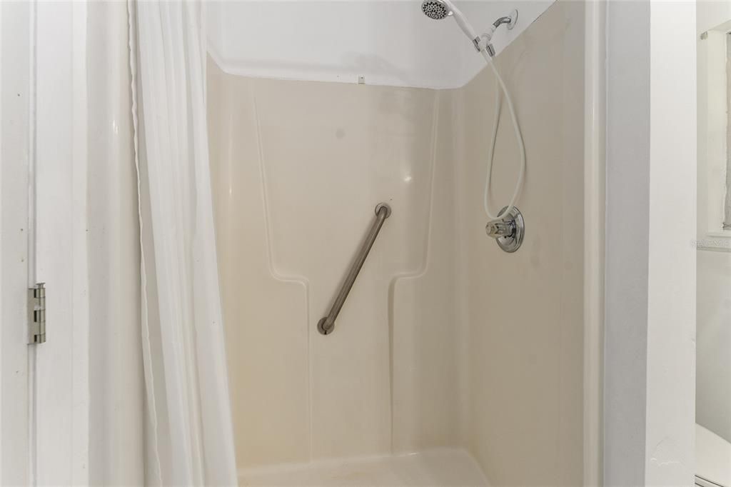For Sale: $349,900 (4 beds, 3 baths, 2070 Square Feet)