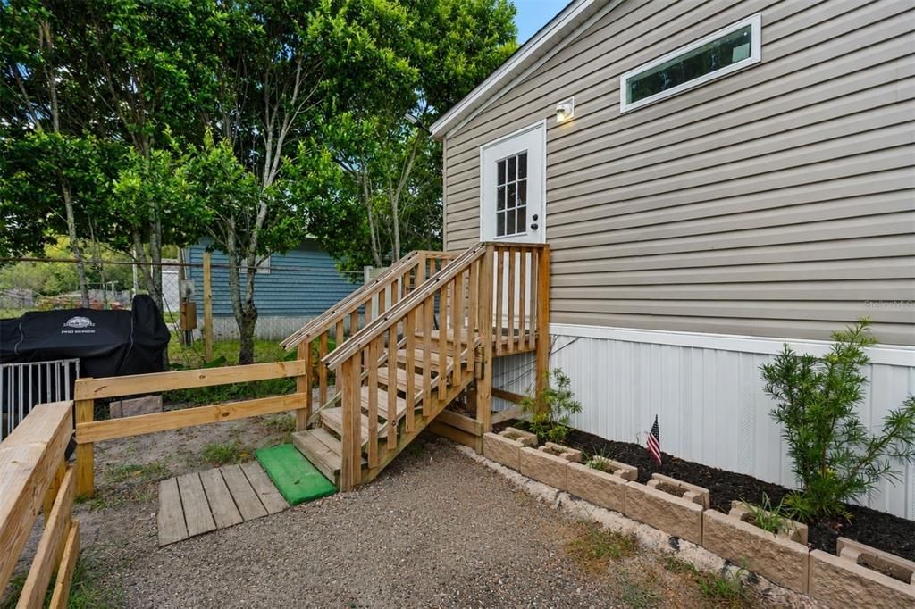 For Sale: $334,900 (5 beds, 3 baths, 1920 Square Feet)