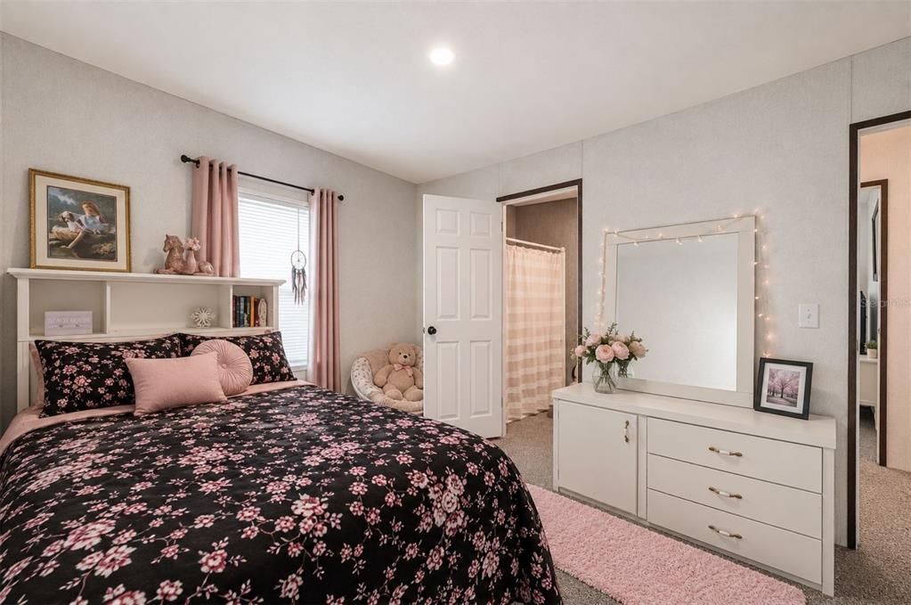 For Sale: $334,900 (5 beds, 3 baths, 1920 Square Feet)