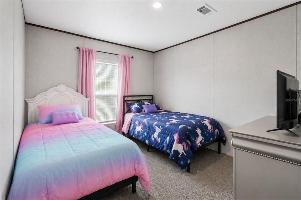 For Sale: $334,900 (5 beds, 3 baths, 1920 Square Feet)