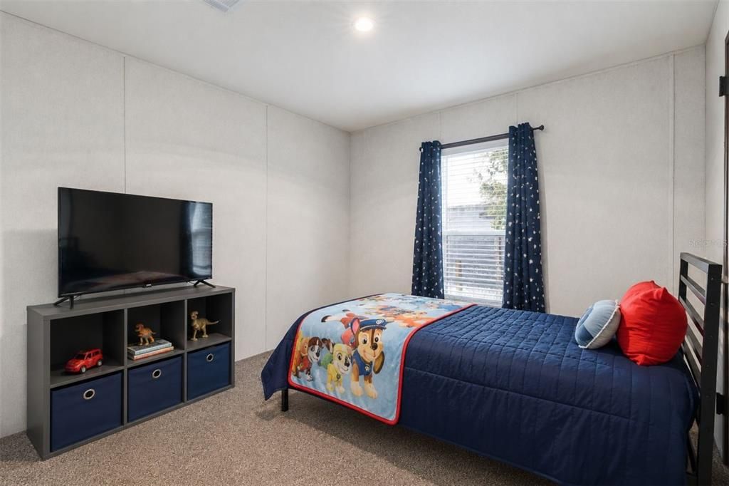For Sale: $334,900 (5 beds, 3 baths, 1920 Square Feet)