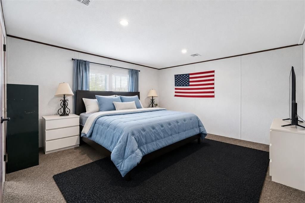 For Sale: $334,900 (5 beds, 3 baths, 1920 Square Feet)