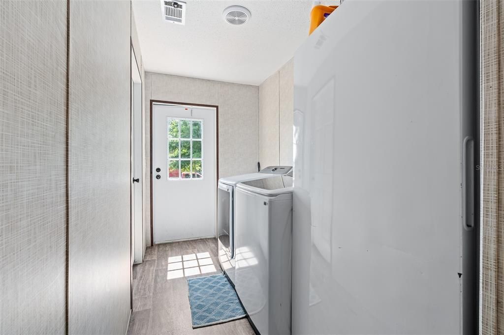 For Sale: $334,900 (5 beds, 3 baths, 1920 Square Feet)