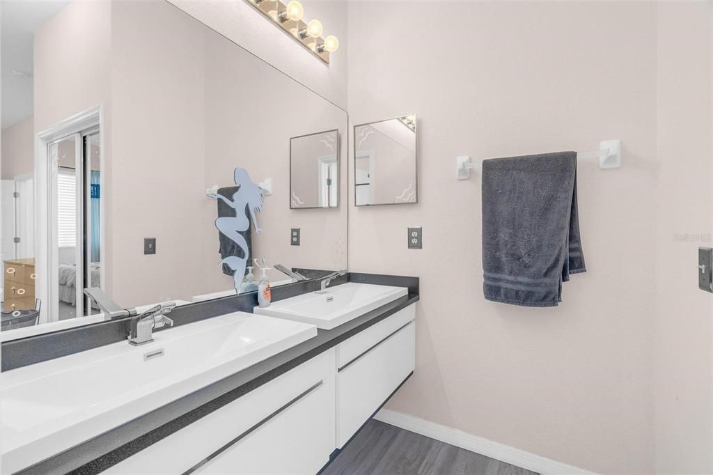 For Sale: $280,000 (3 beds, 2 baths, 1334 Square Feet)