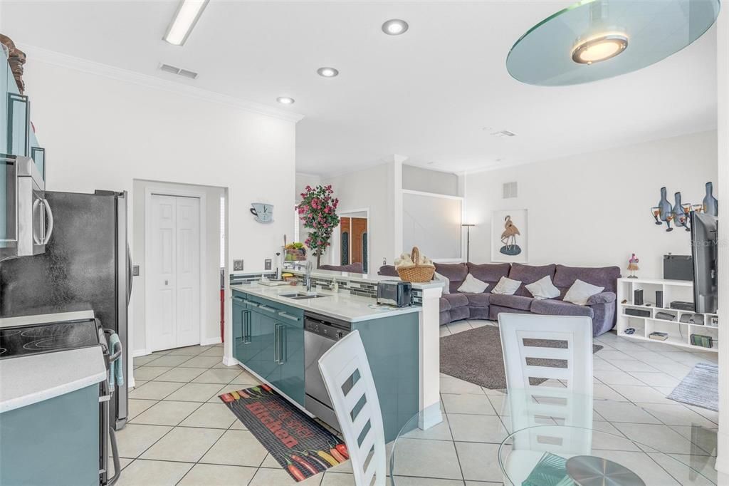 For Sale: $280,000 (3 beds, 2 baths, 1334 Square Feet)