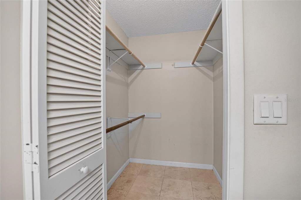For Sale: $345,000 (4 beds, 2 baths, 1907 Square Feet)