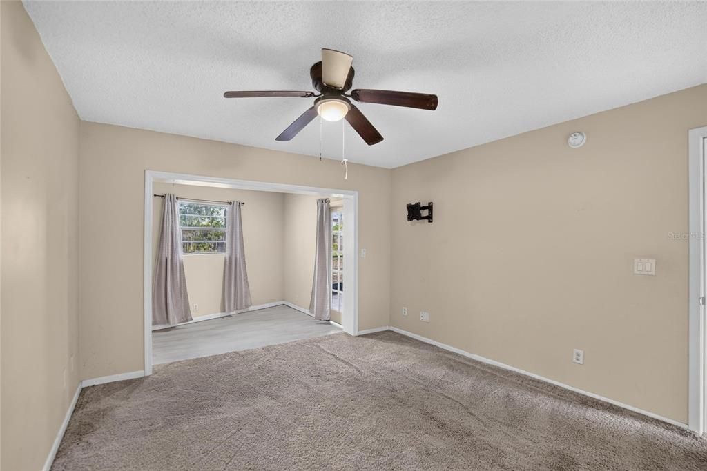 For Sale: $345,000 (4 beds, 2 baths, 1907 Square Feet)