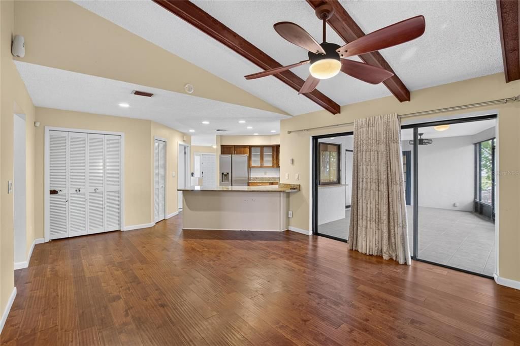 For Sale: $345,000 (4 beds, 2 baths, 1907 Square Feet)