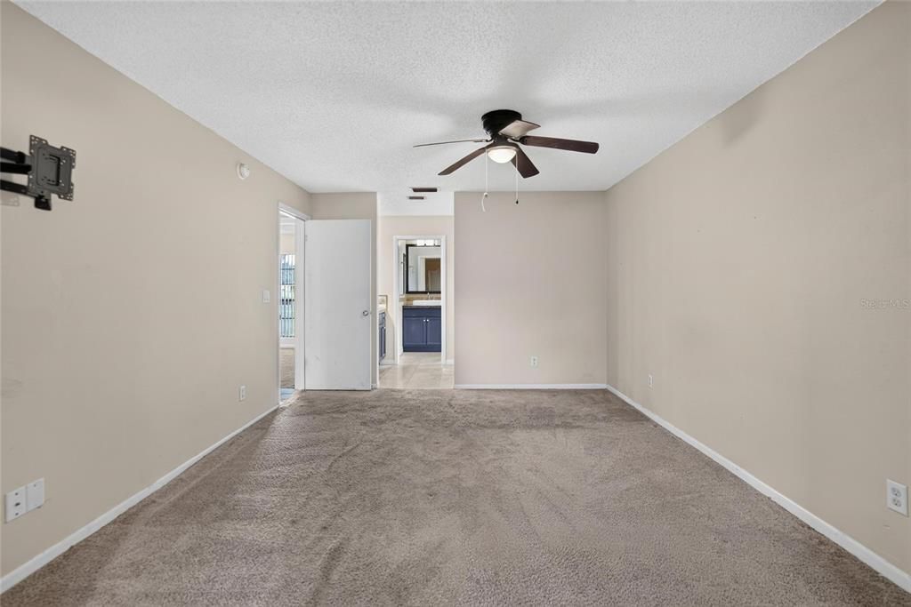 For Sale: $345,000 (4 beds, 2 baths, 1907 Square Feet)