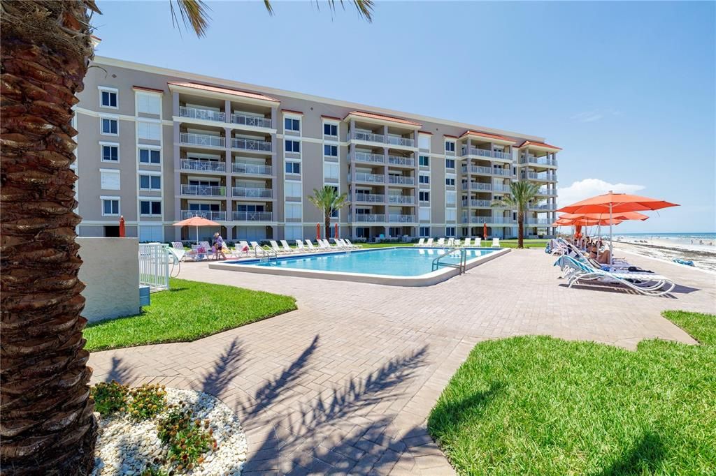 For Sale: $1,225,000 (2 beds, 2 baths, 1299 Square Feet)