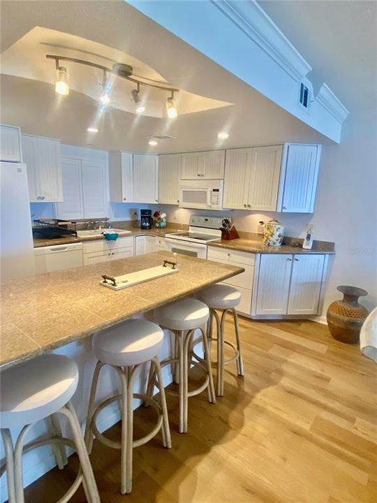 For Sale: $1,225,000 (2 beds, 2 baths, 1299 Square Feet)