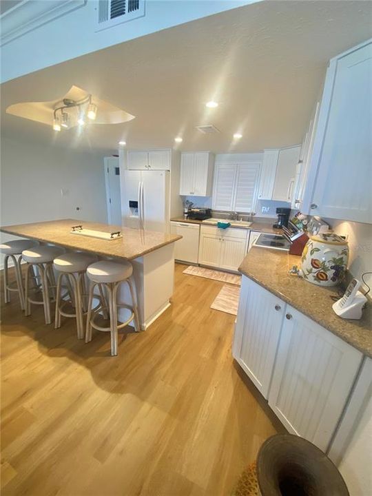 For Sale: $1,225,000 (2 beds, 2 baths, 1299 Square Feet)