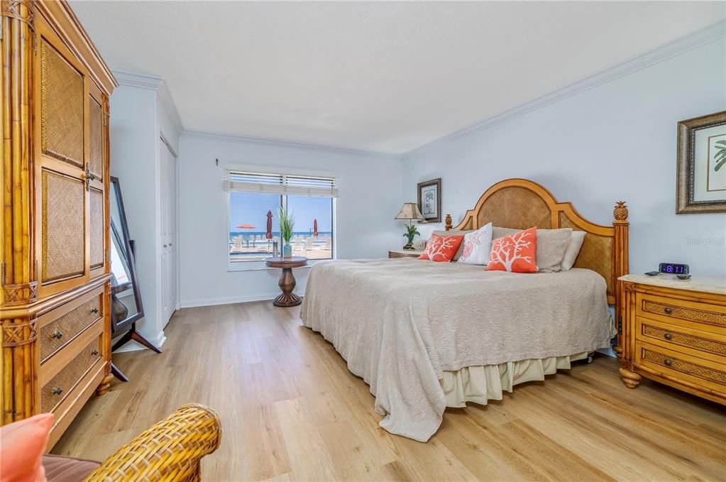 For Sale: $1,225,000 (2 beds, 2 baths, 1299 Square Feet)