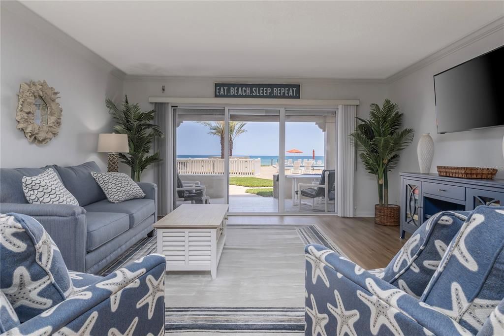 For Sale: $1,225,000 (2 beds, 2 baths, 1299 Square Feet)
